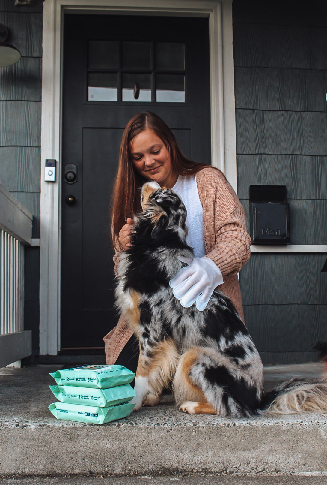 Close-up of Pet Glove Wipes' textured surface, ideal for removing pet dander and dirt, while hydrating and soothing your pet's skin.